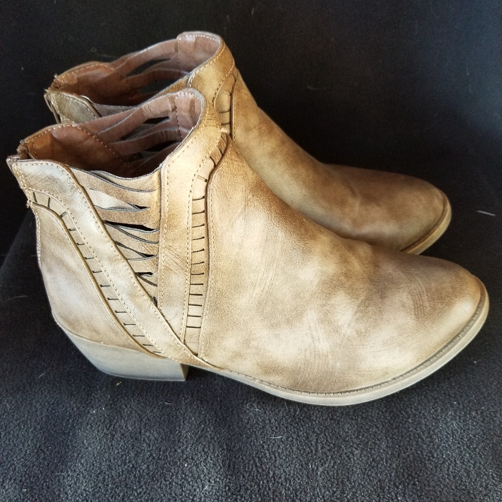 Jellypop ankle boots size 10